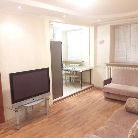 Appartment Near M. 23 Serpnya Kharkiv Exterior photo